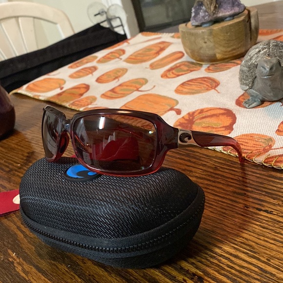 Red Costa Isabella - Picture 2 of 7